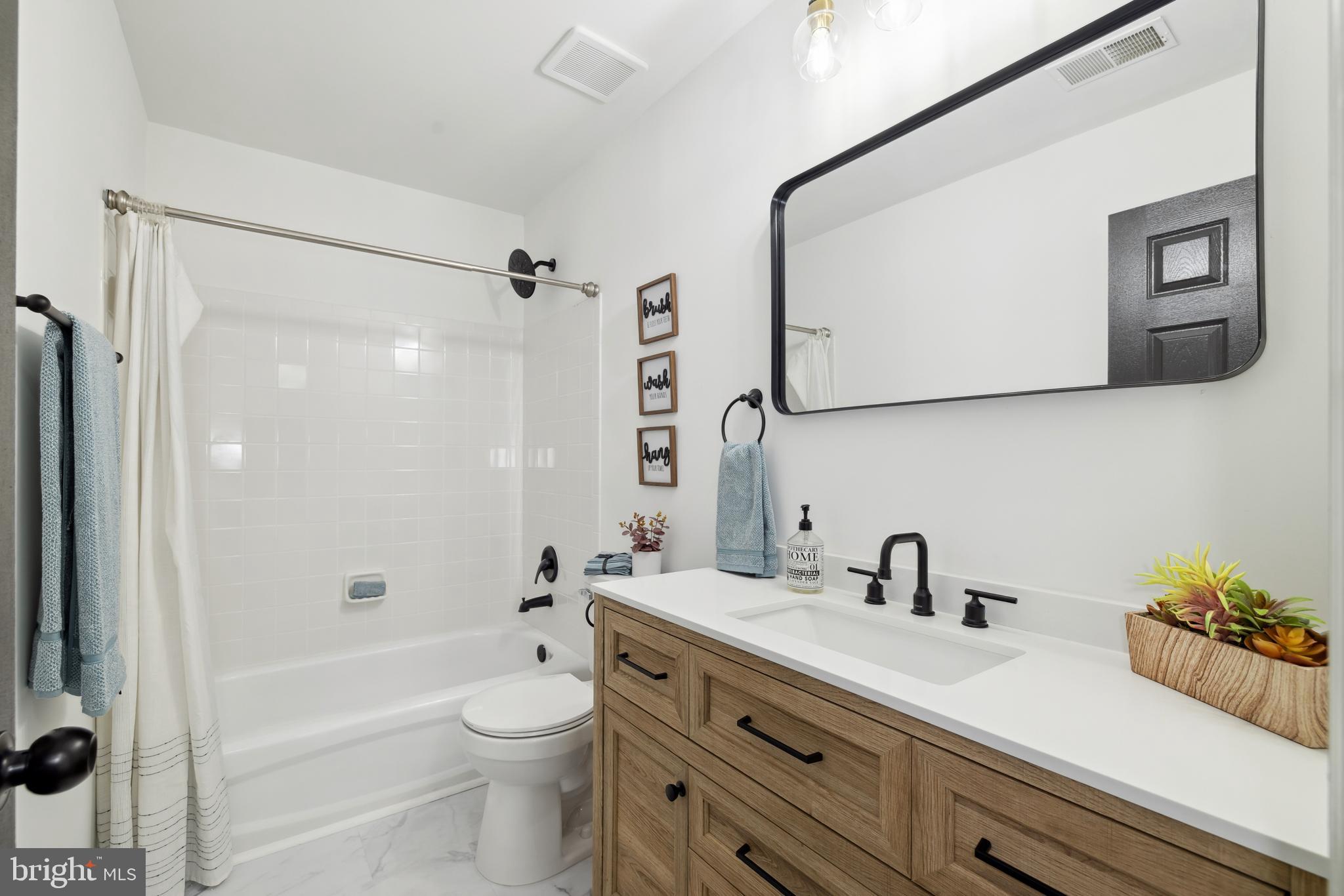 11703 Old Lantern Ct