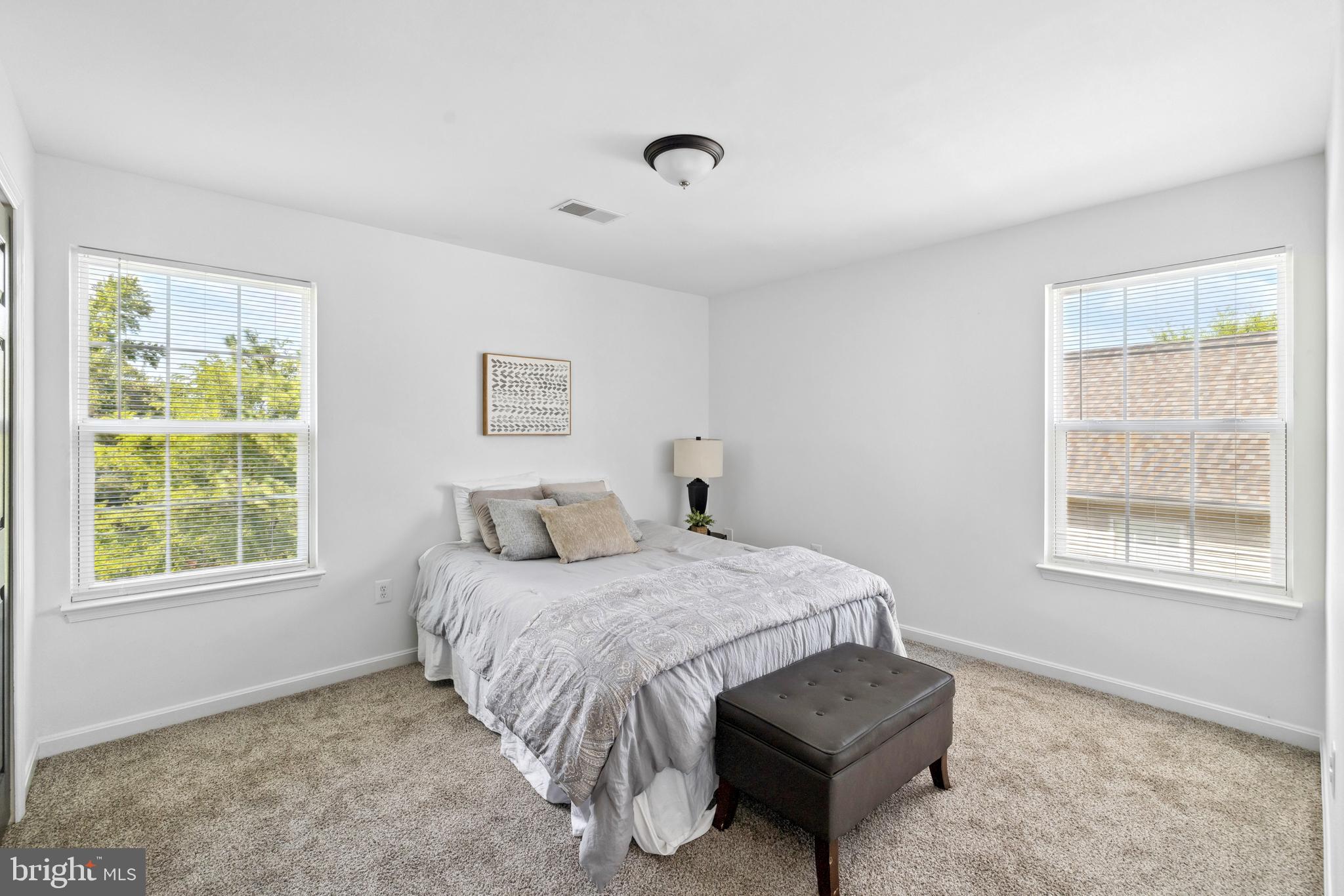 11703 Old Lantern Ct