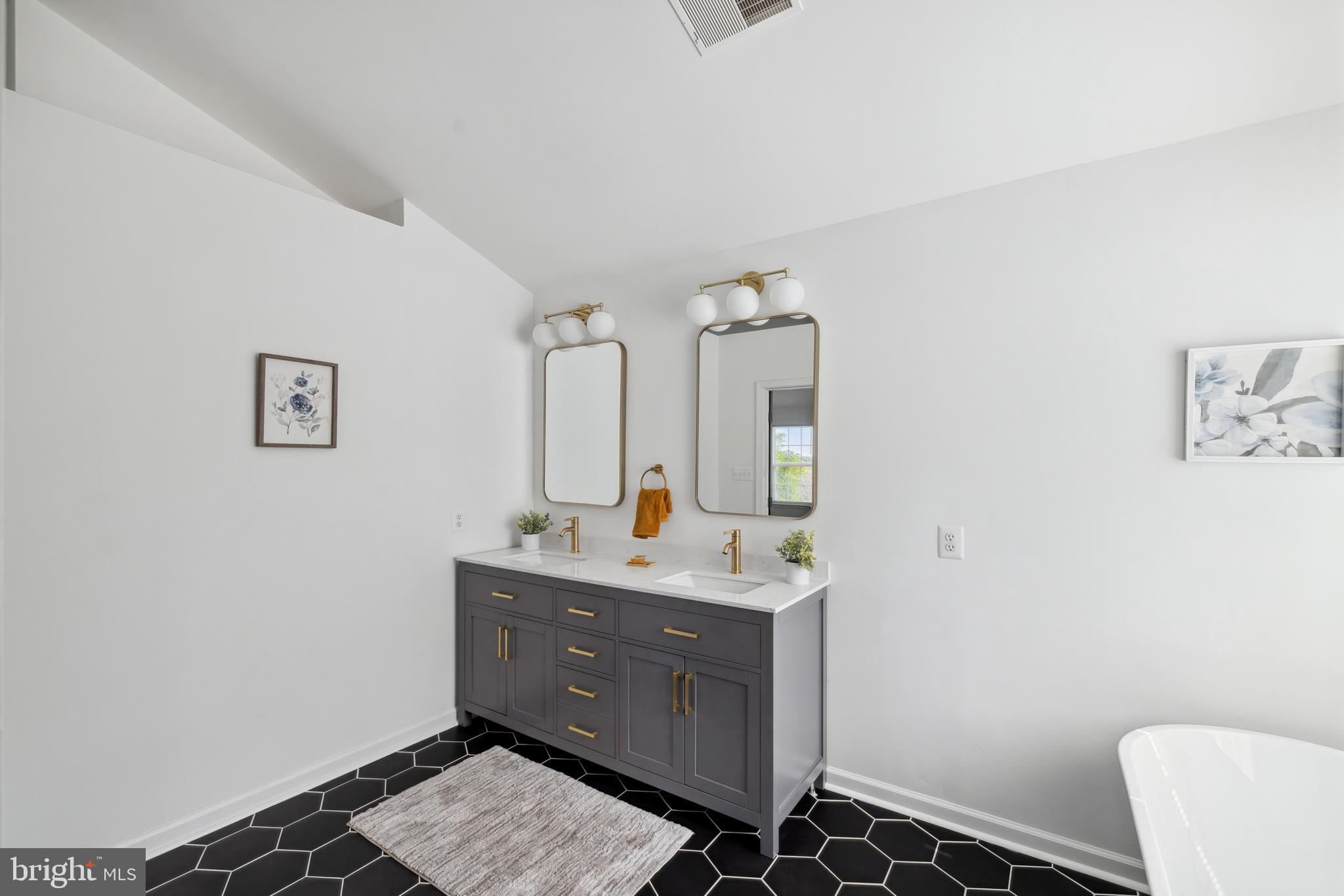 11703 Old Lantern Ct