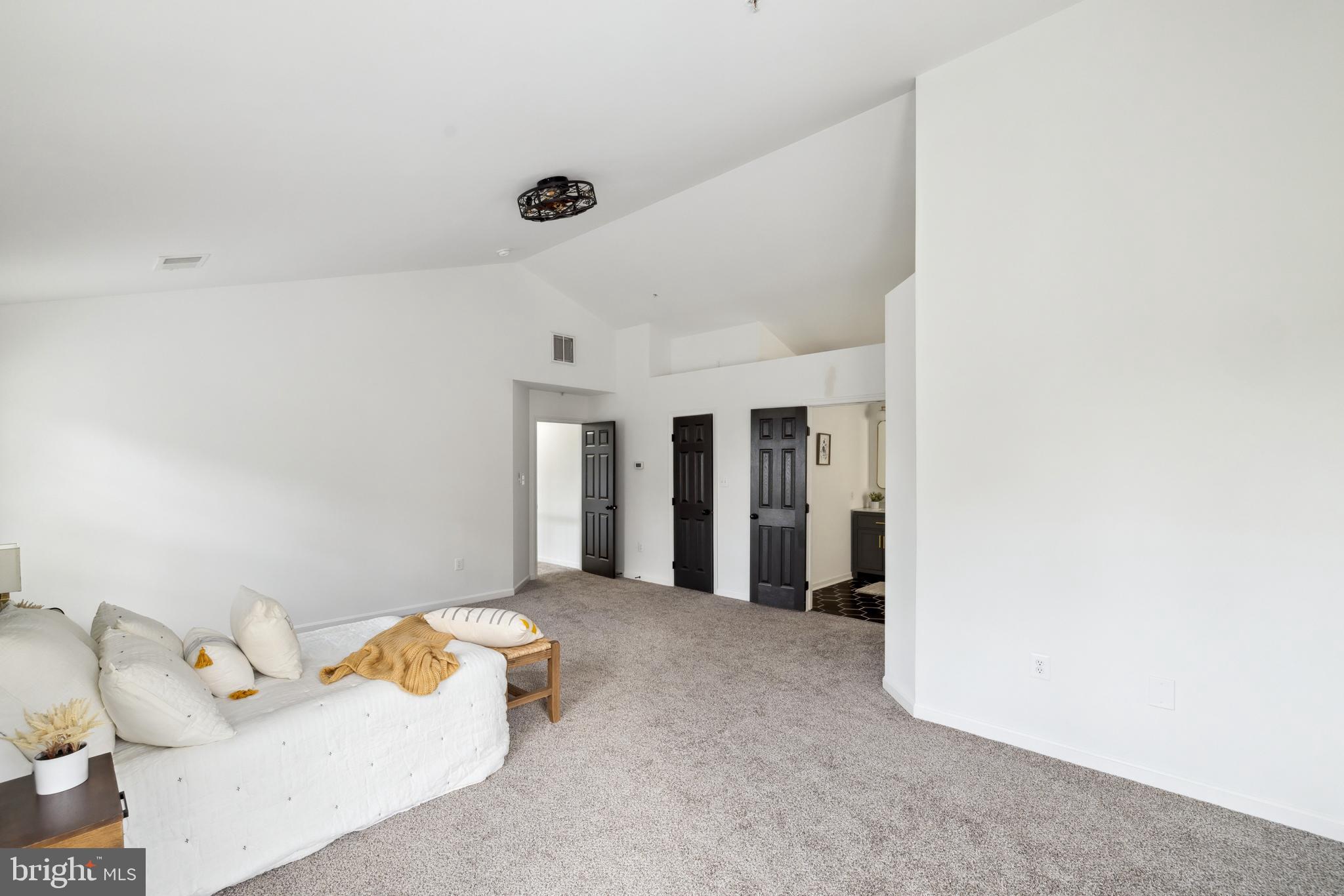 11703 Old Lantern Ct