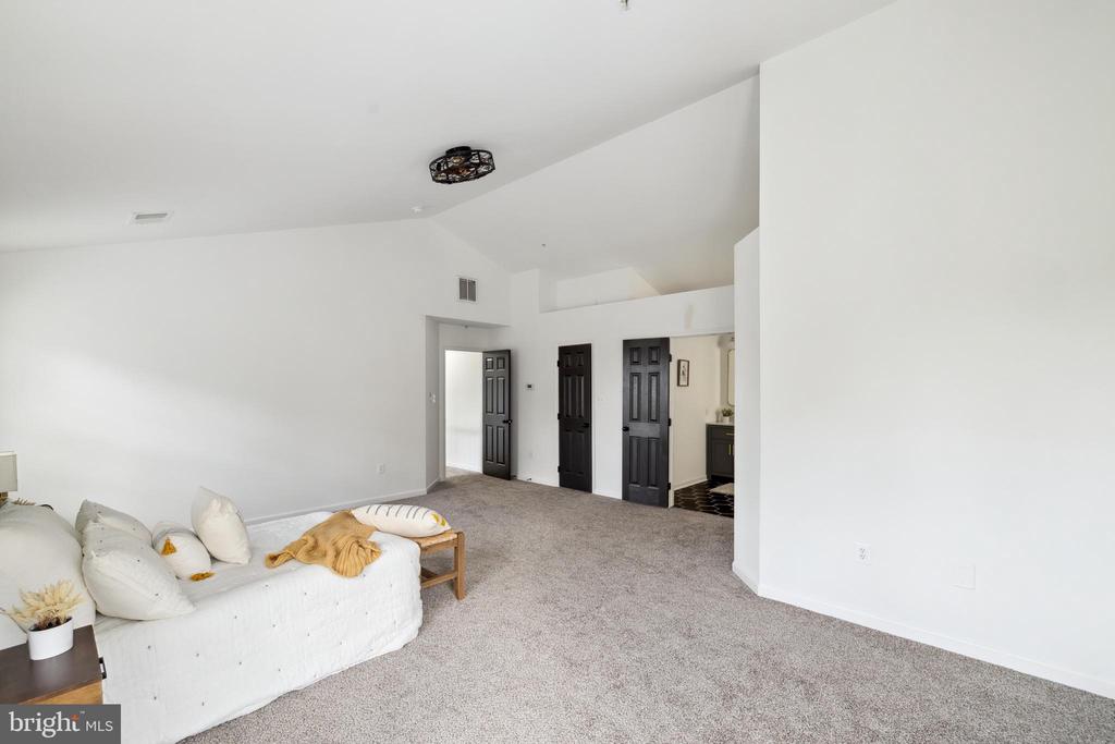 11703 Old Lantern Ct