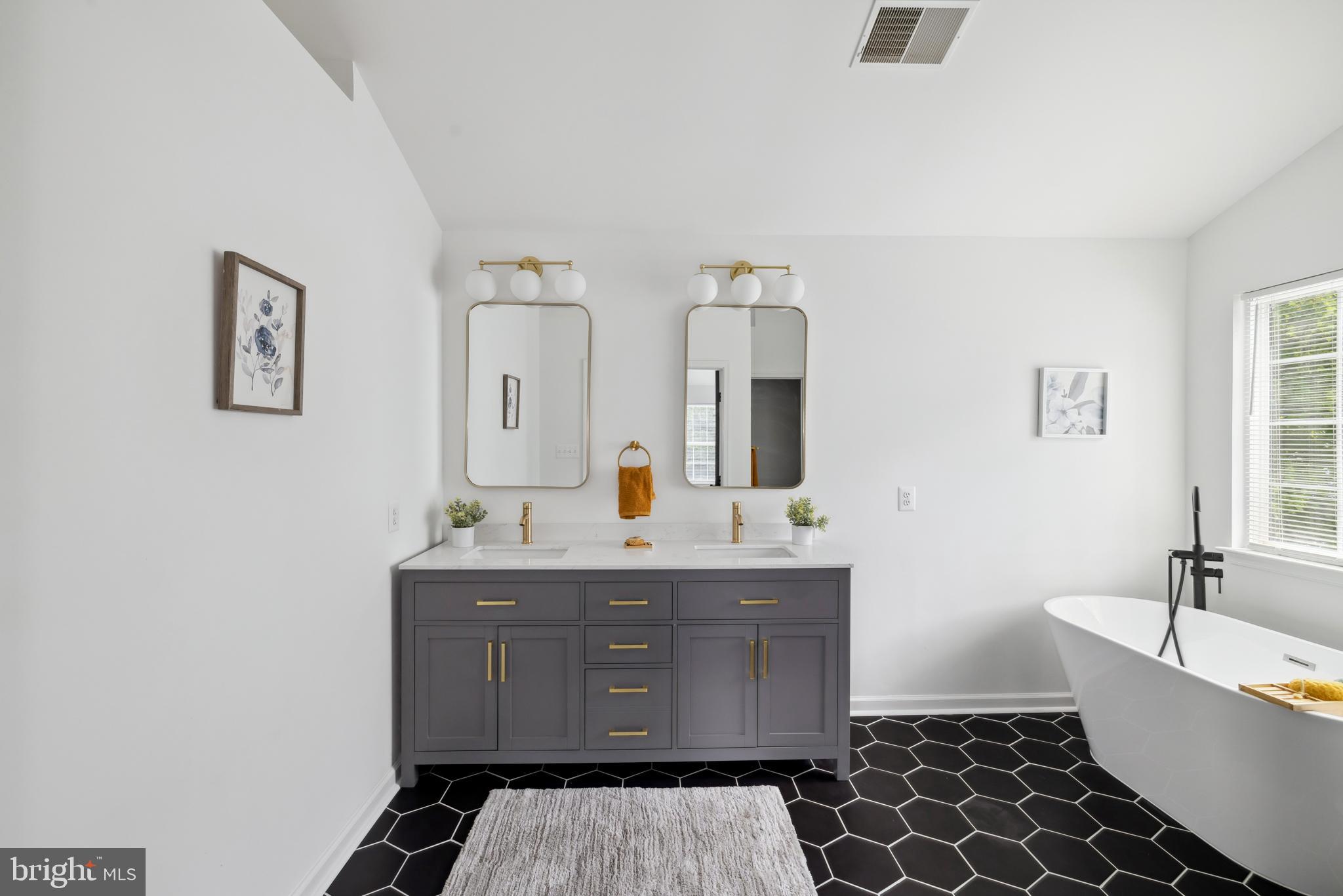 11703 Old Lantern Ct