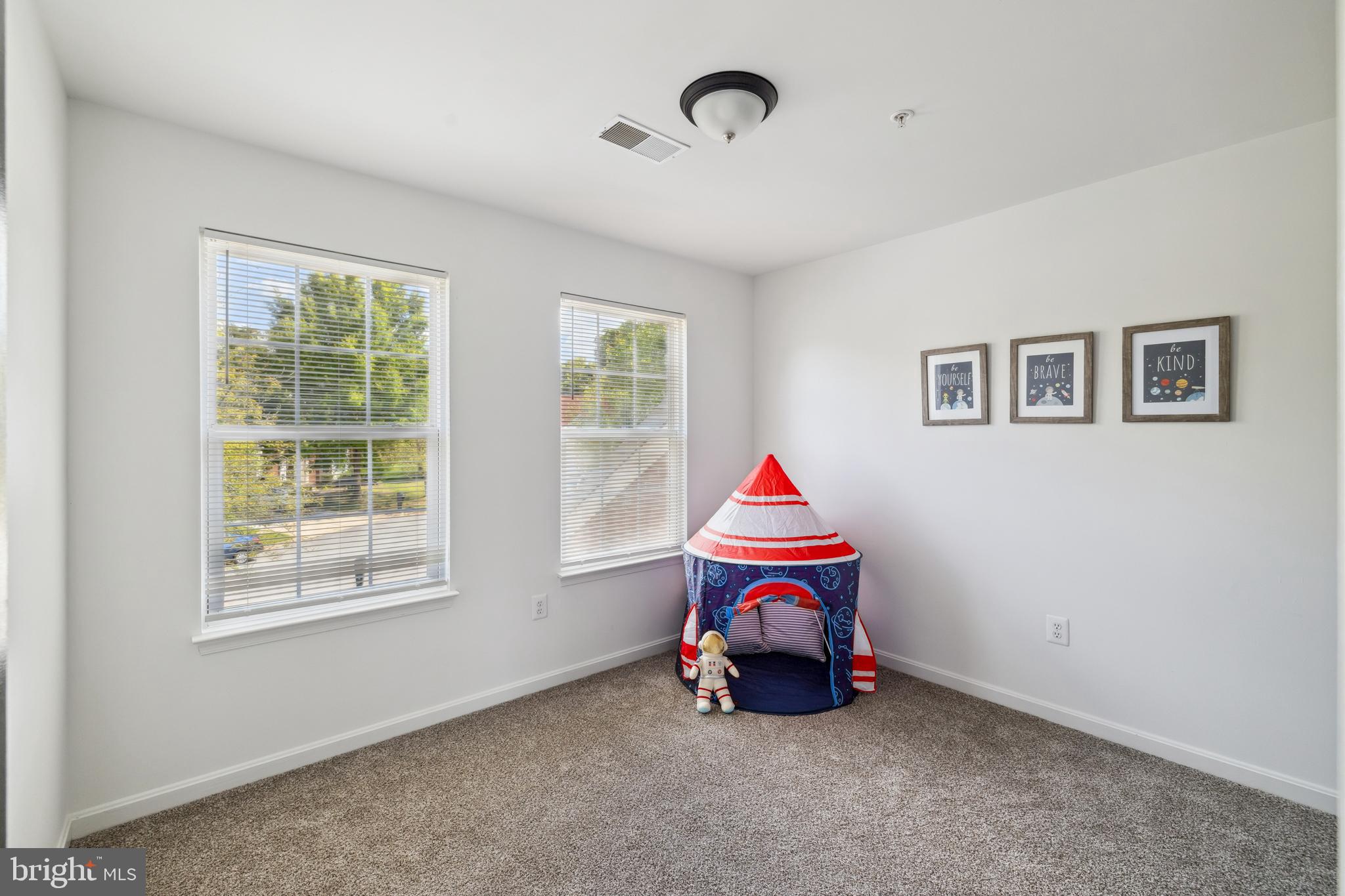 11703 Old Lantern Ct