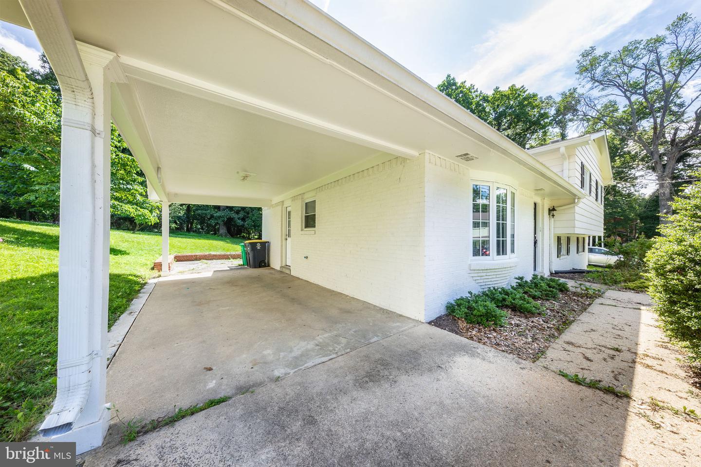 704 Kings Ln