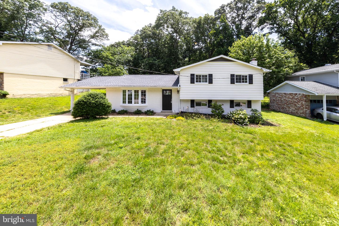 704 Kings Ln