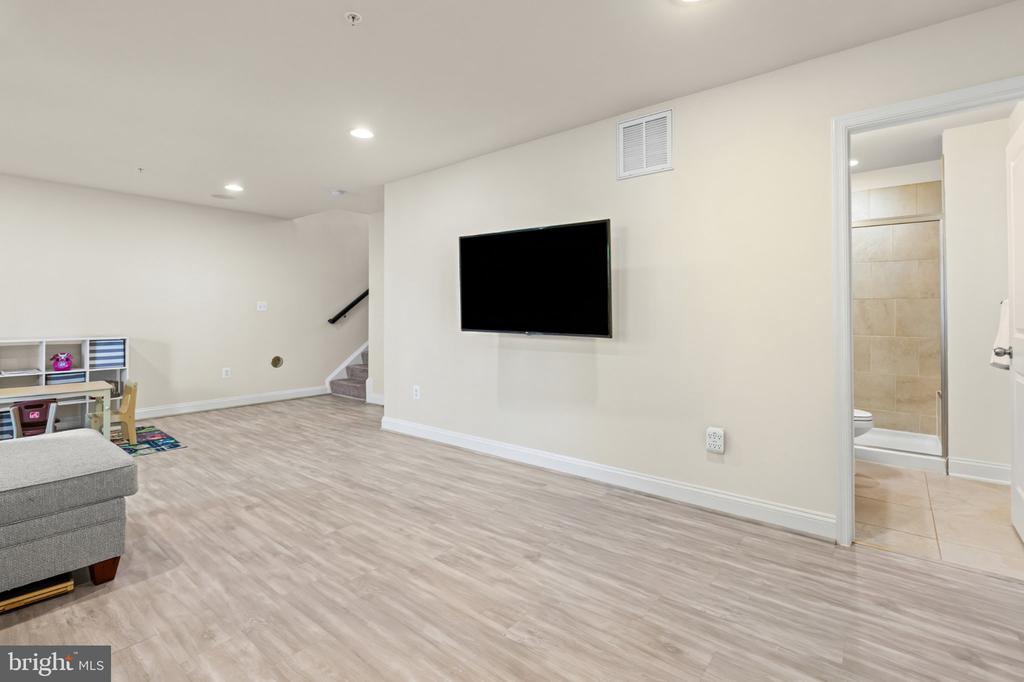 15618 BURFORD LANE