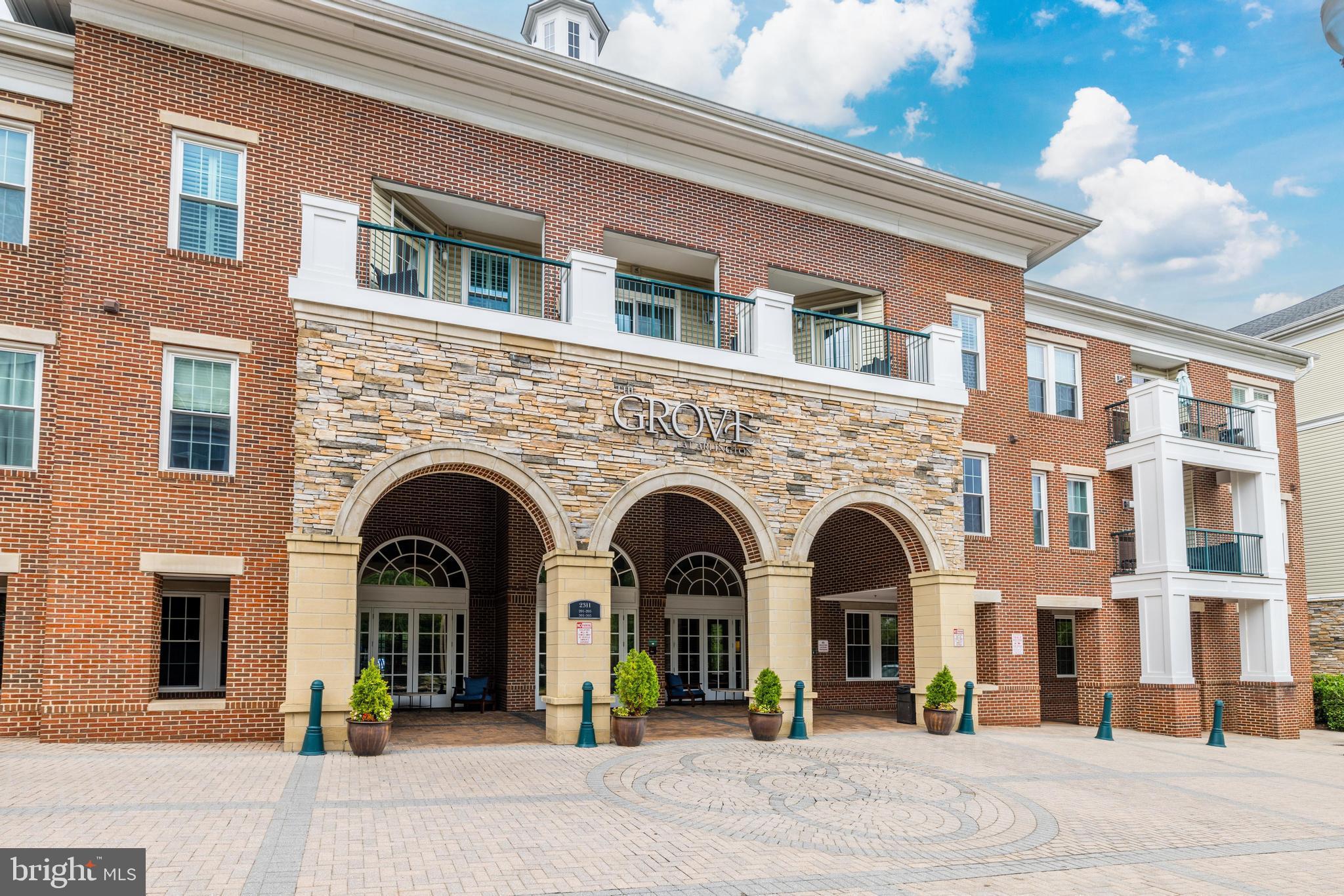 2465 Army Navy Dr #1-111