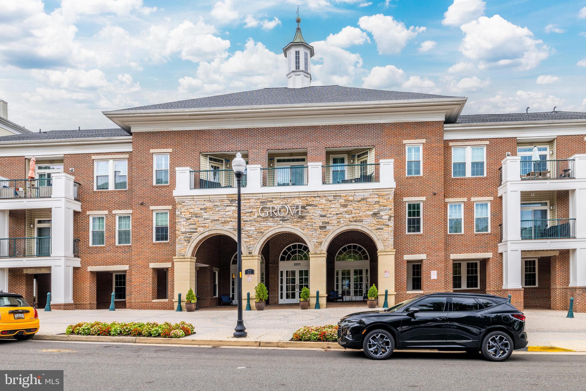 2465 Army Navy Dr #1-111