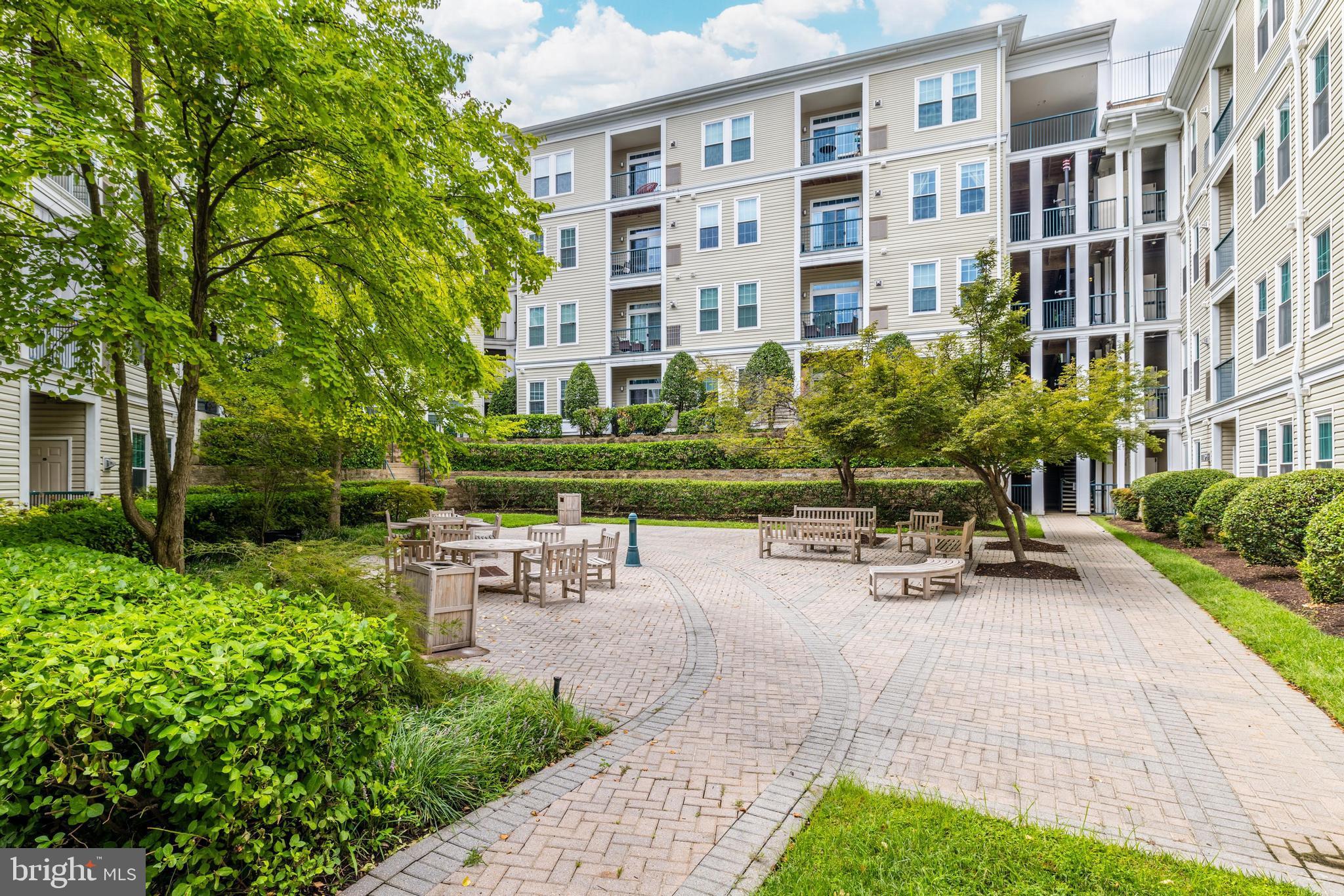 2465 Army Navy Dr #1-111