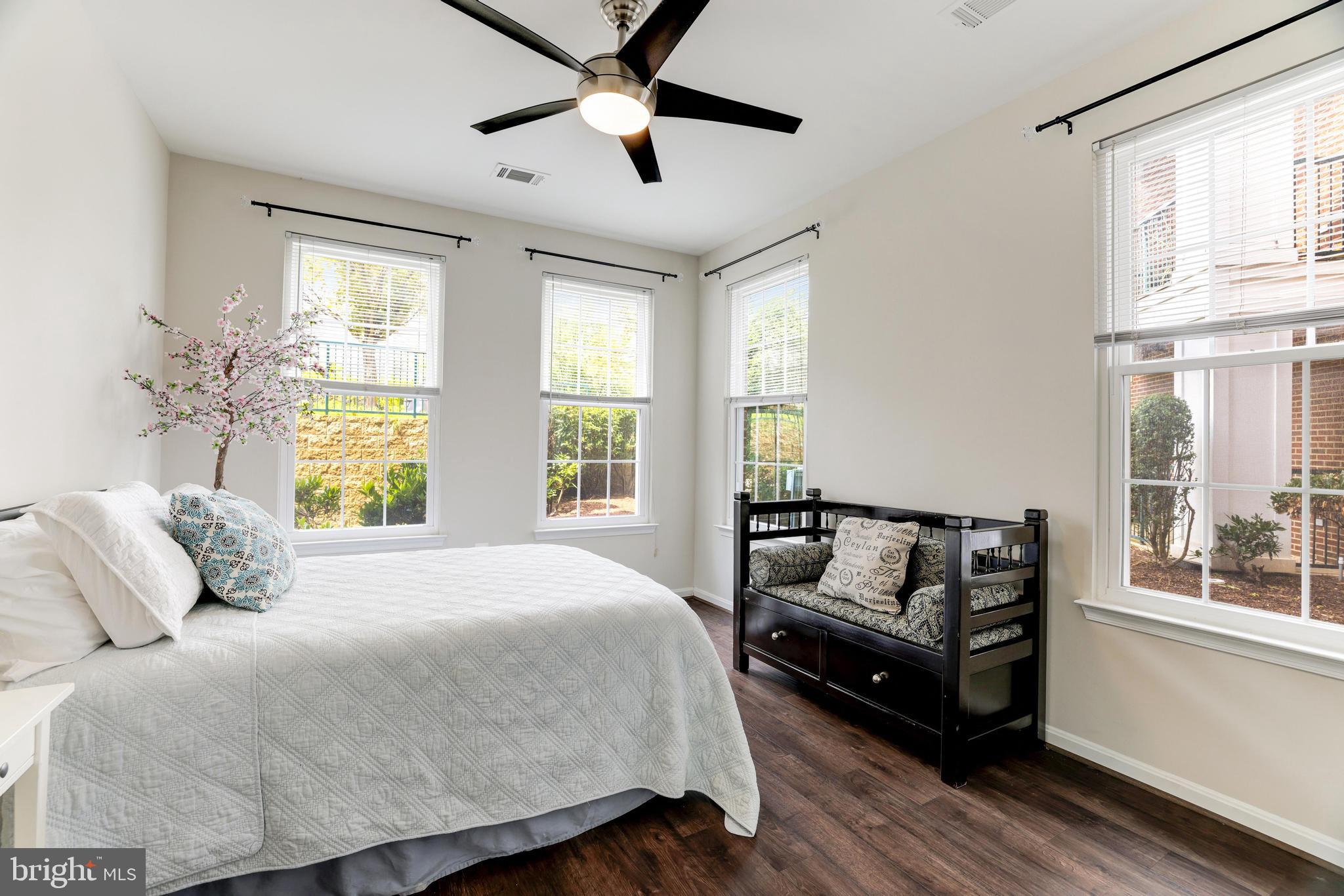 2465 Army Navy Dr #1-111