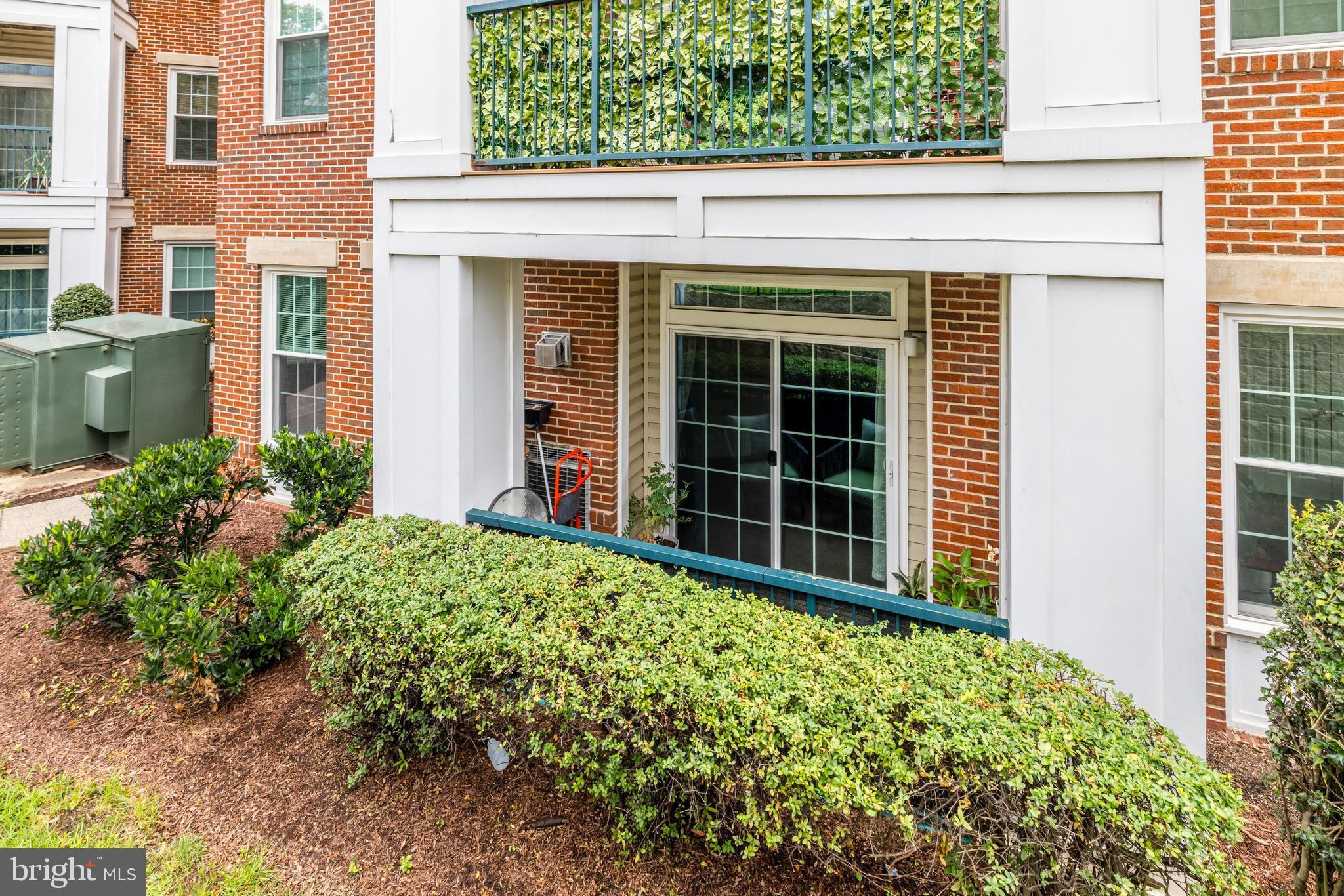 2465 Army Navy Dr #1-111