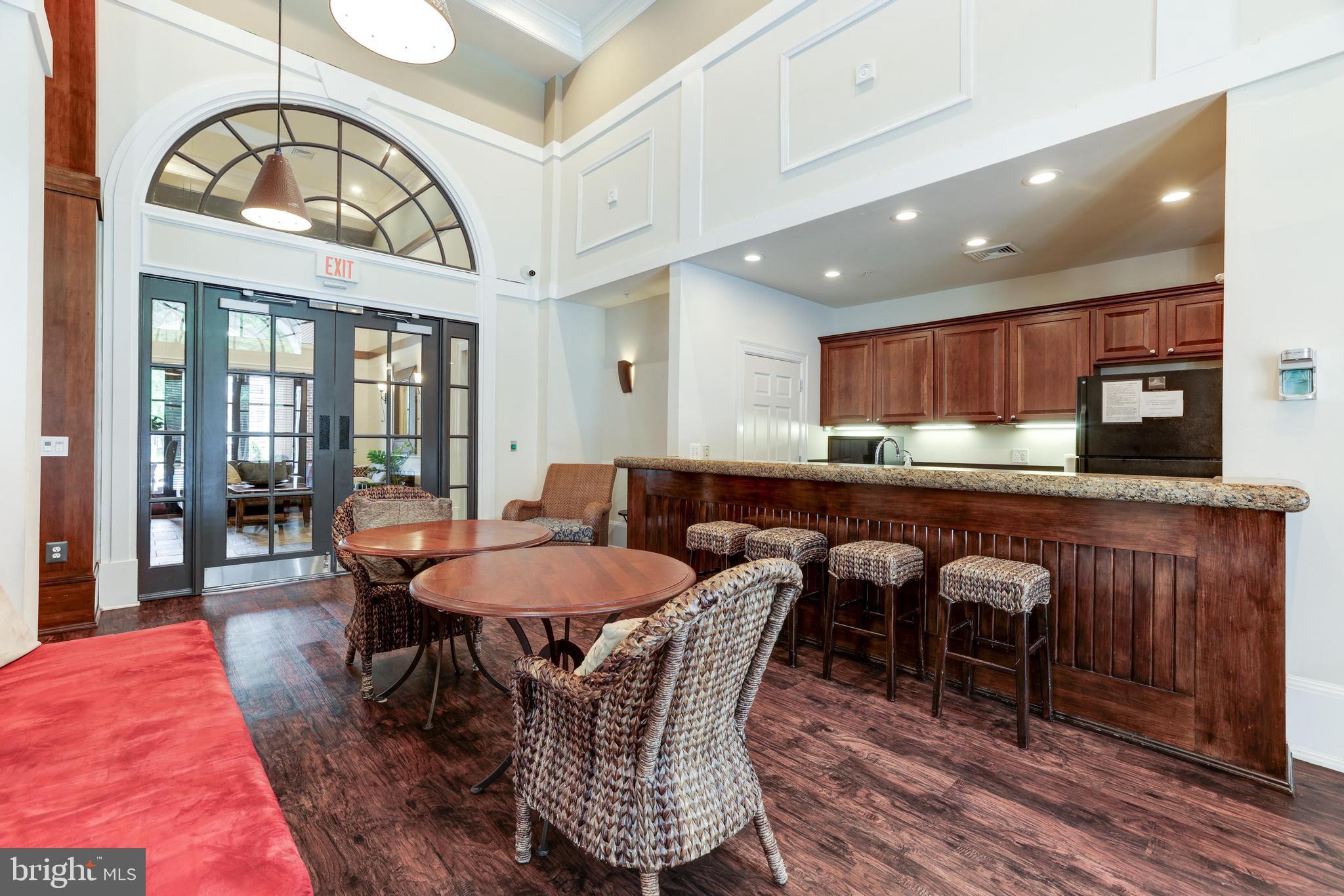 2465 Army Navy Dr #1-111