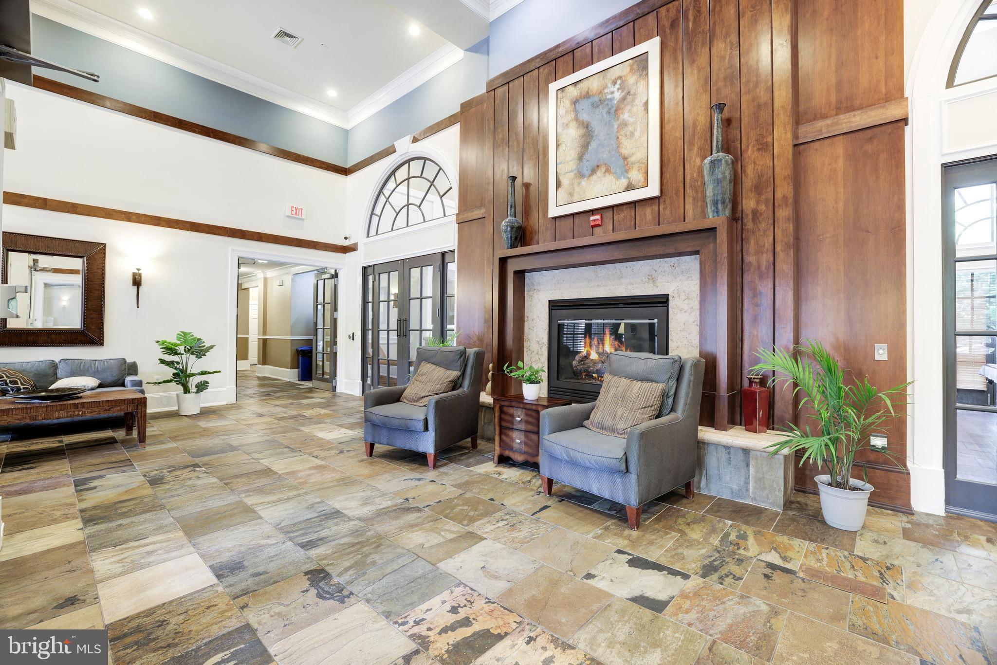 2465 Army Navy Dr #1-111