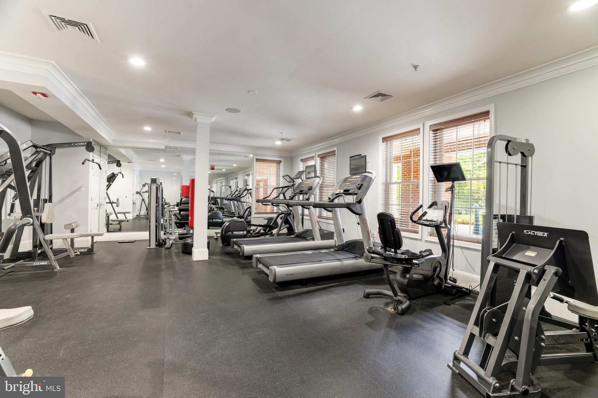 2465 Army Navy Dr #1-111