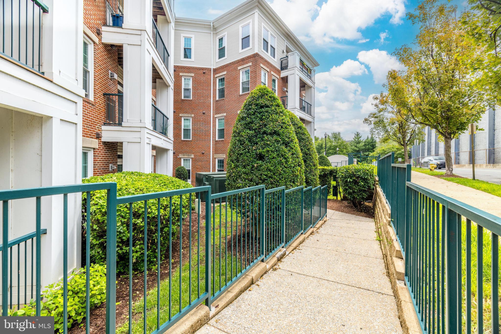 2465 Army Navy Dr #1-111