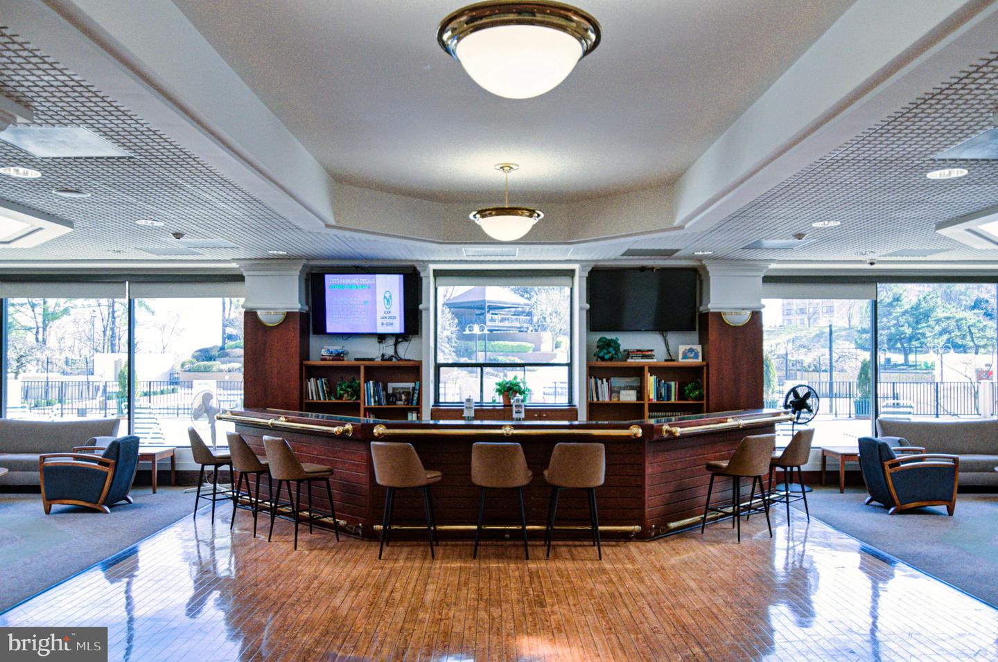 201 Yoakum Pkwy #52