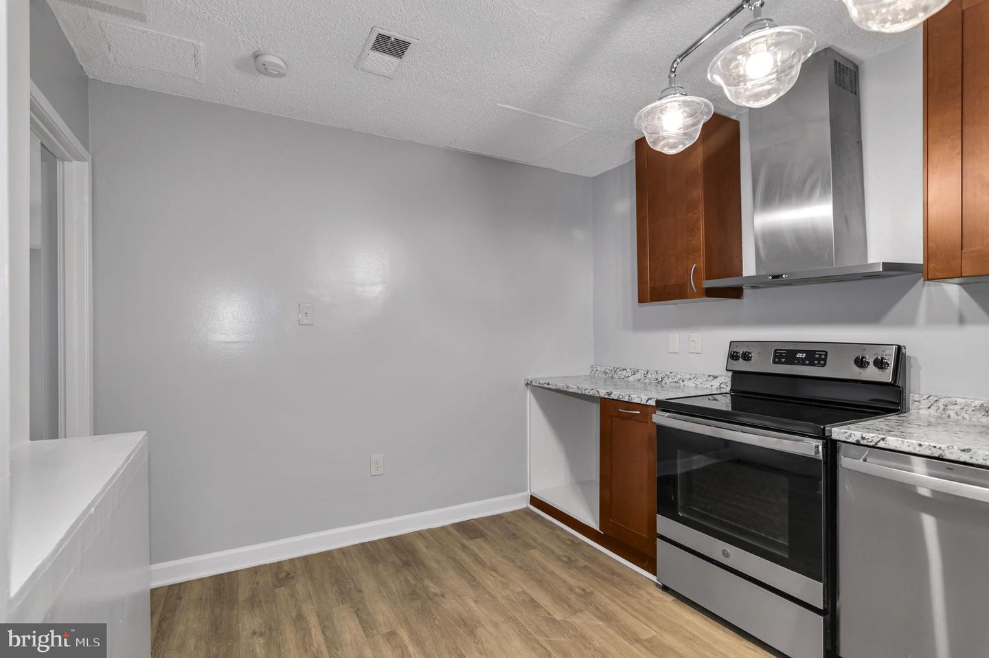 201 Yoakum Pkwy #52