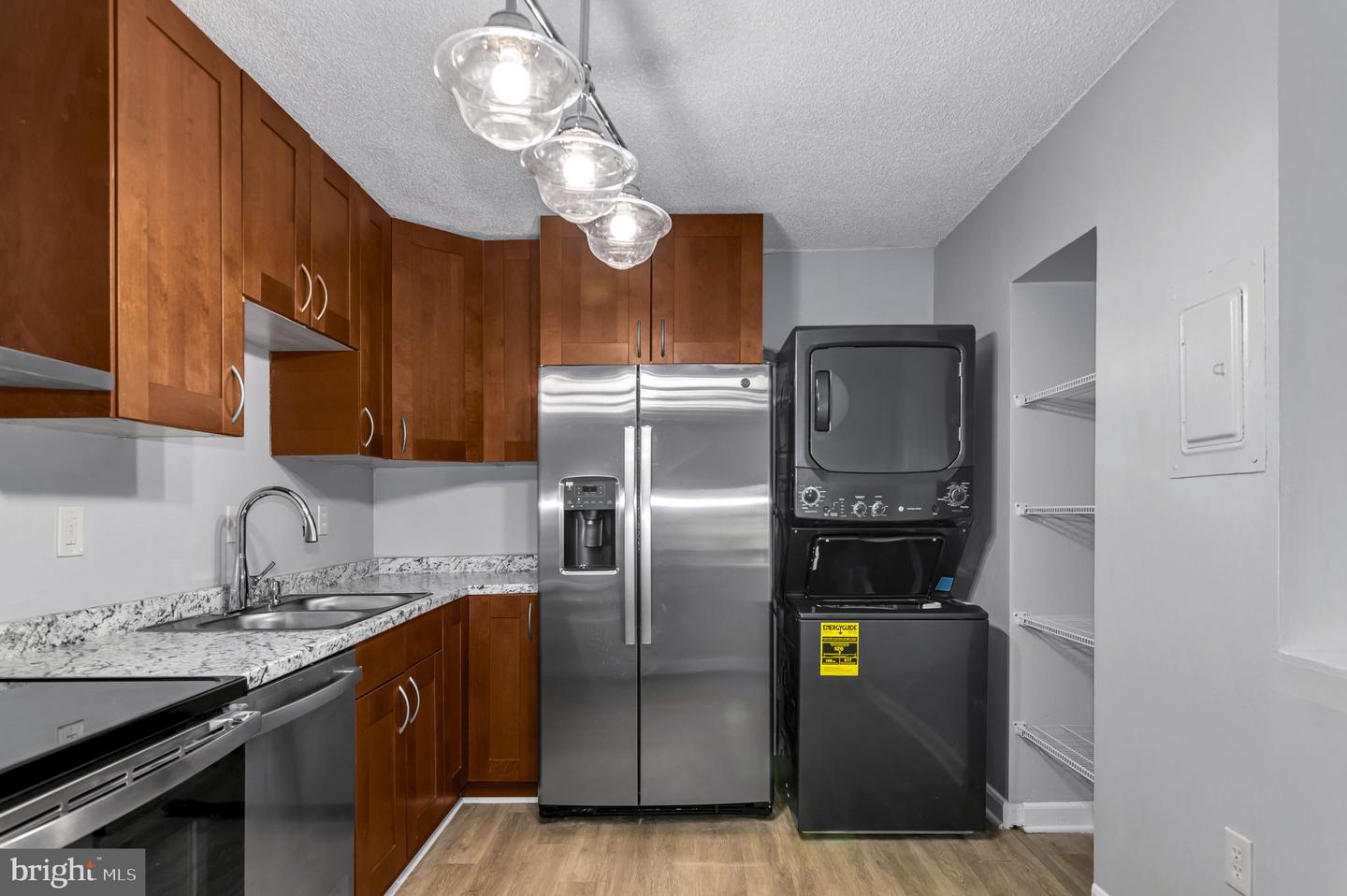201 Yoakum Pkwy #52