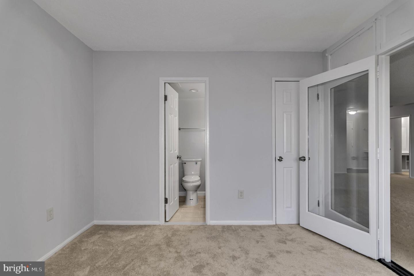 201 Yoakum Pkwy #52