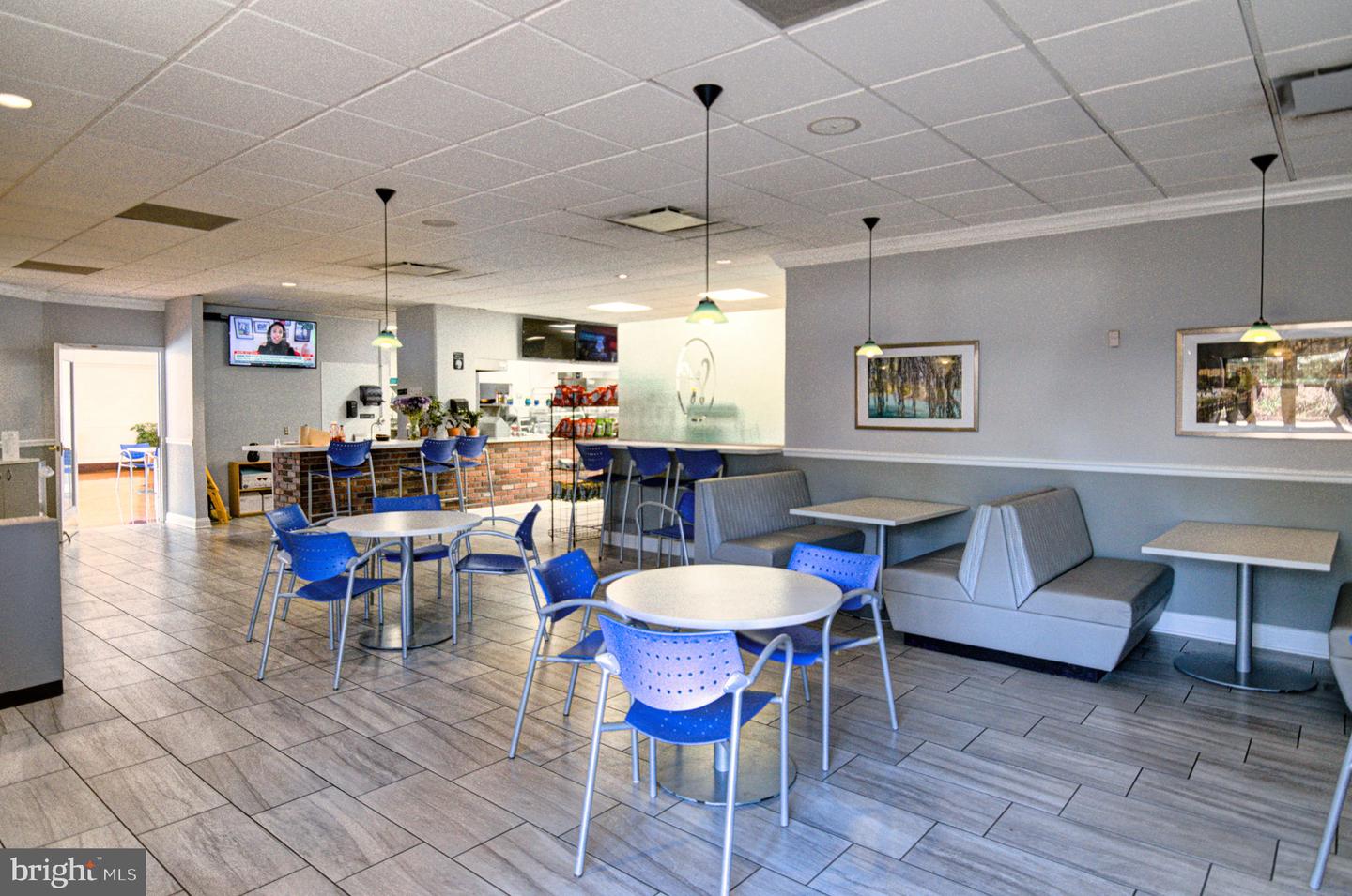 201 Yoakum Pkwy #52