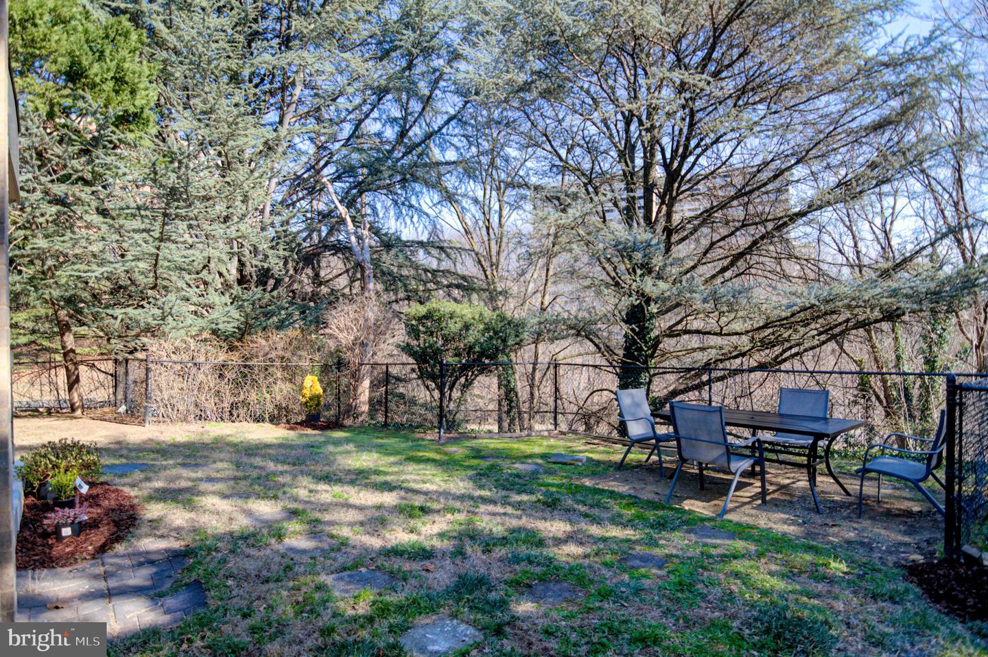 201 Yoakum Pkwy #52
