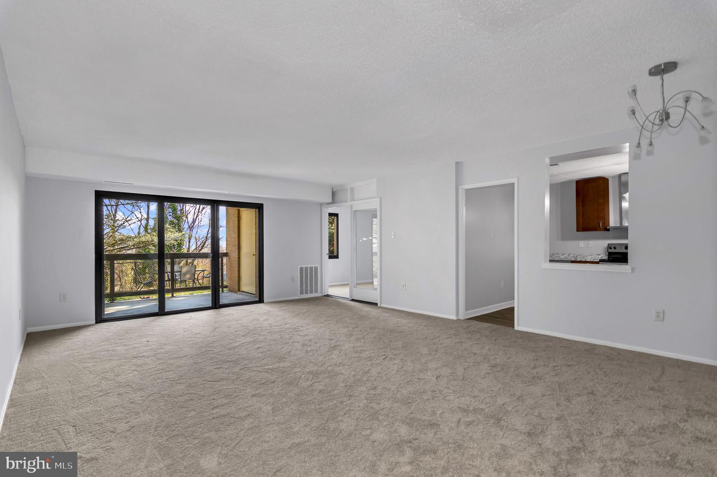 201 Yoakum Pkwy #52