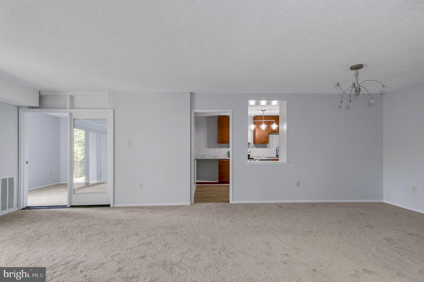 201 Yoakum Pkwy #52