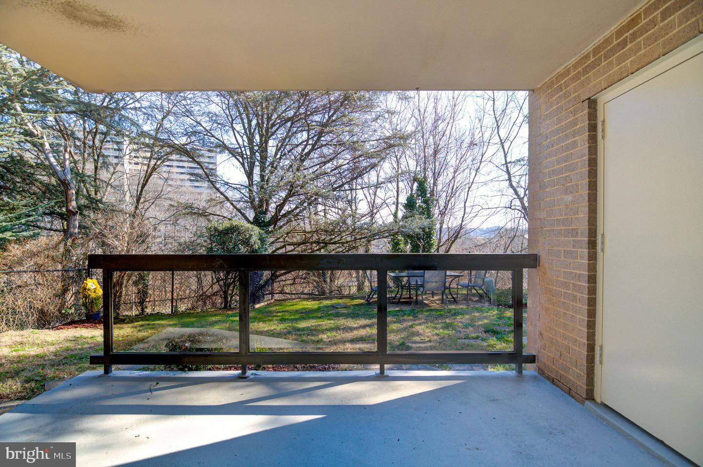 201 Yoakum Pkwy #52