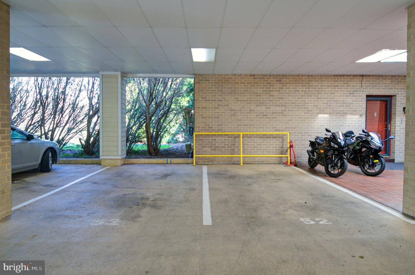 201 Yoakum Pkwy #52