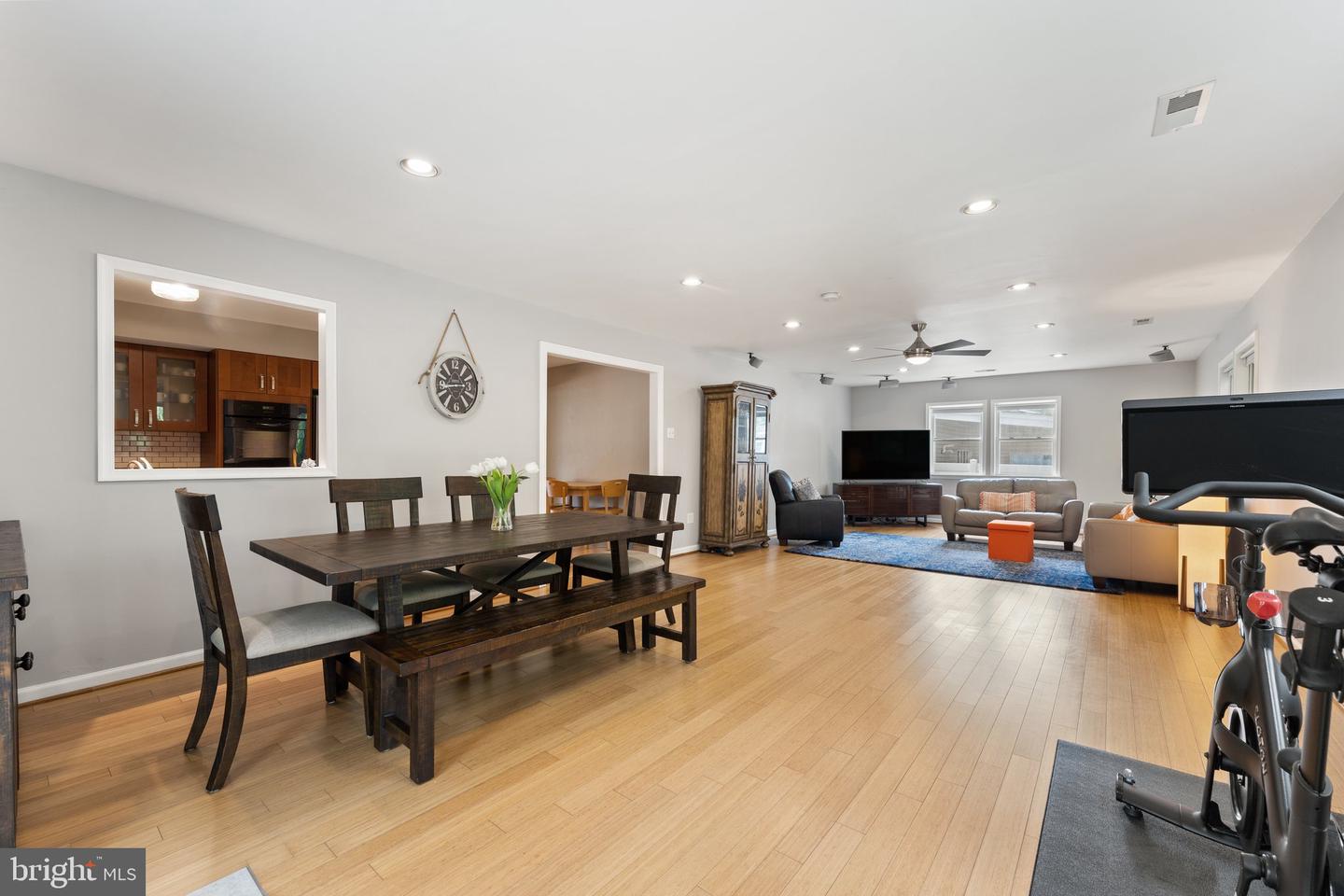 4118 Point Hollow Ln