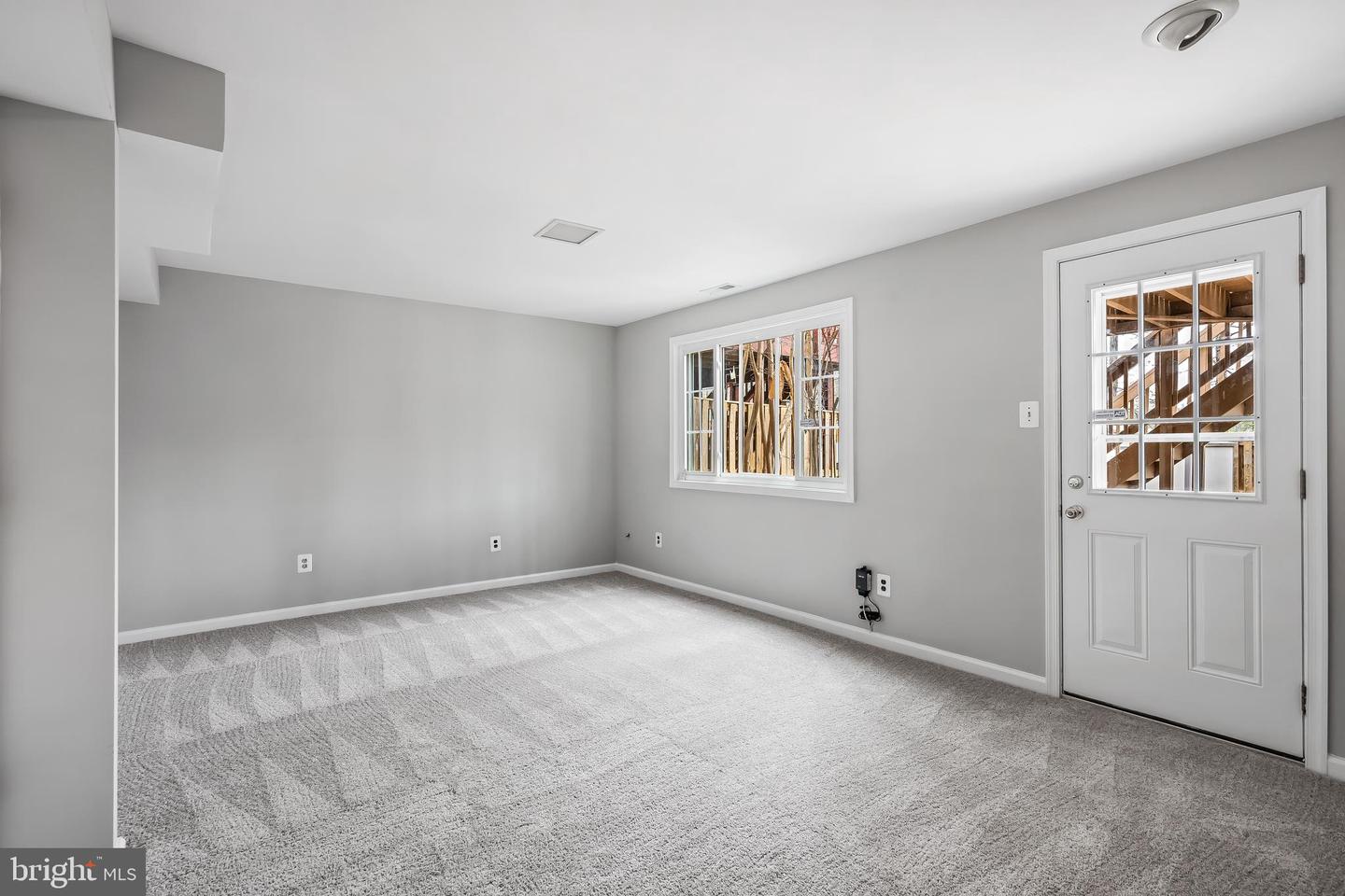 8663 Maple Glen Ct