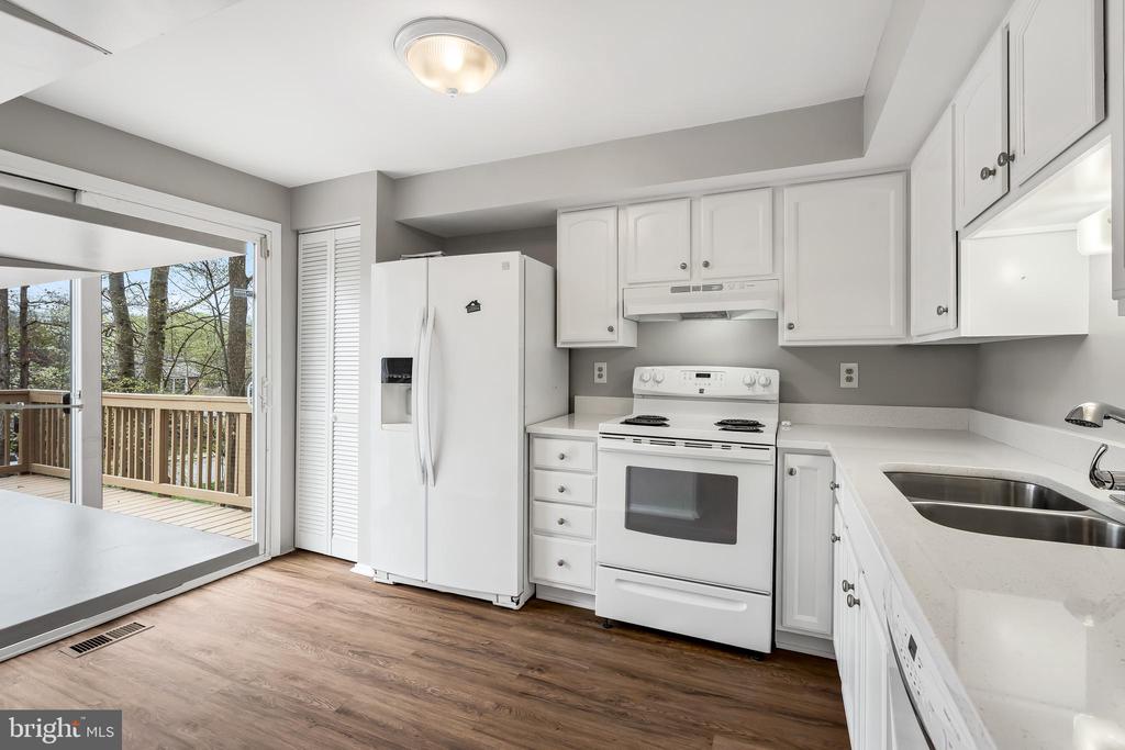 8663 Maple Glen Ct
