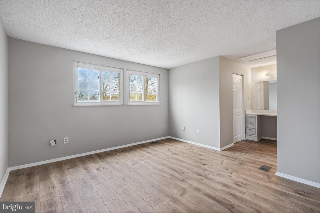 8663 Maple Glen Ct