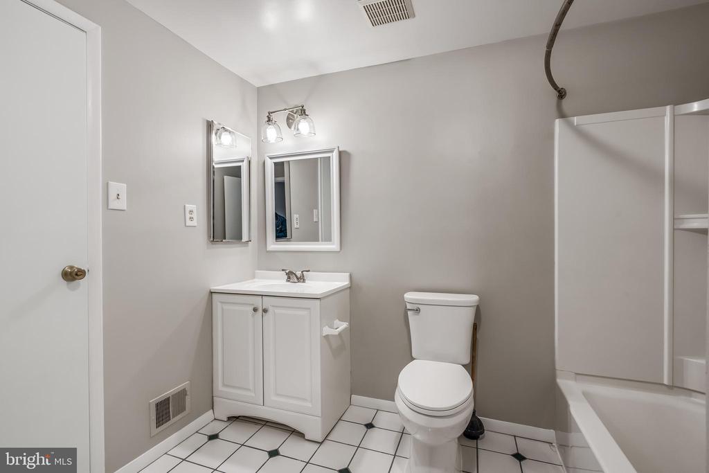 8663 Maple Glen Ct