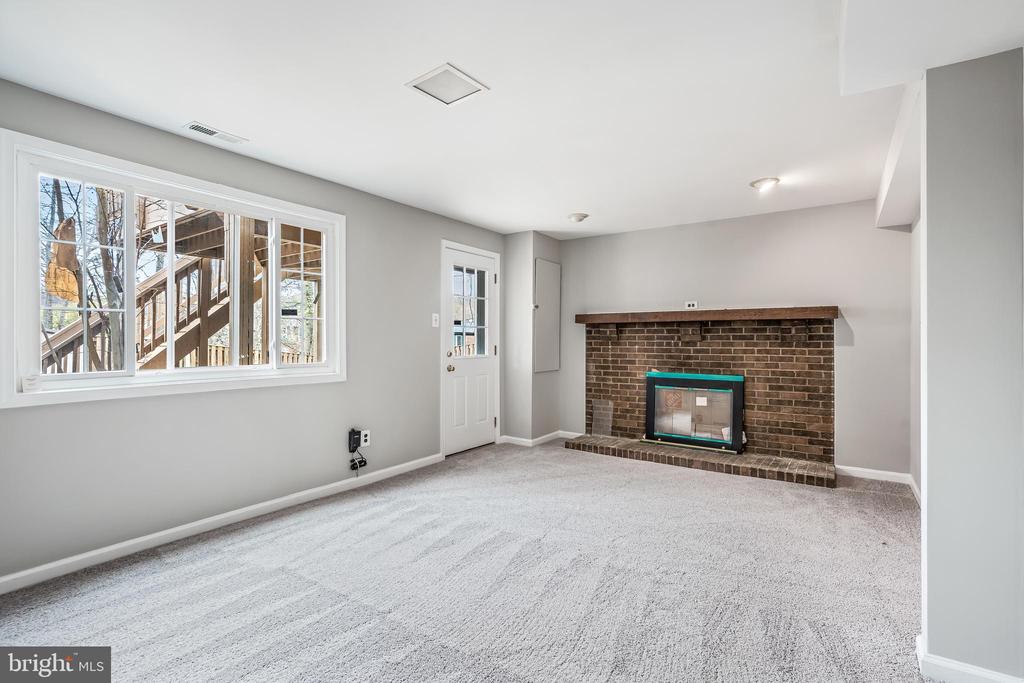 8663 Maple Glen Ct