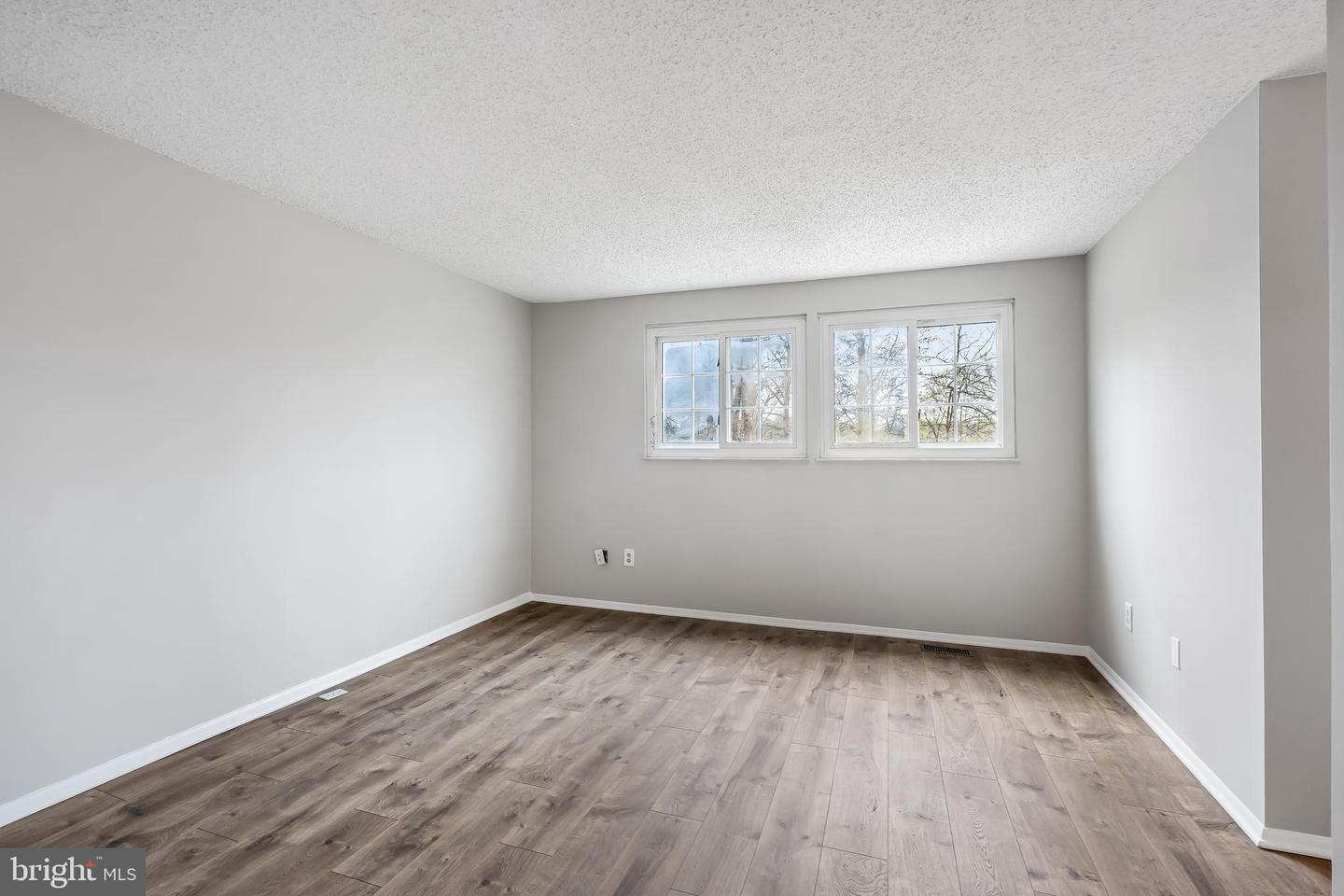 8663 Maple Glen Ct