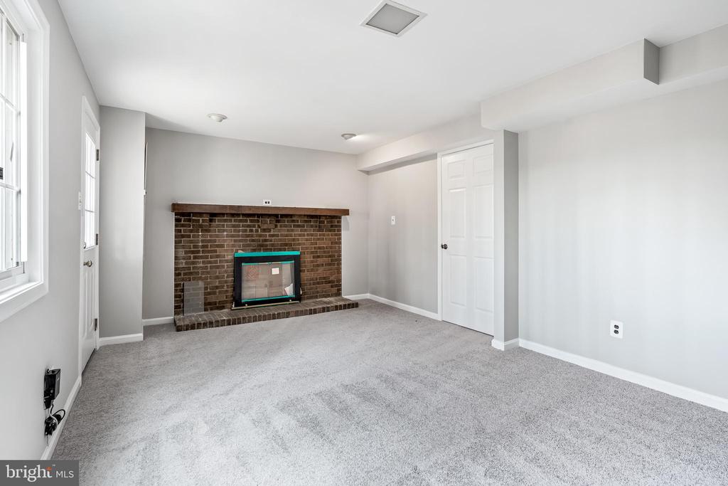 8663 Maple Glen Ct