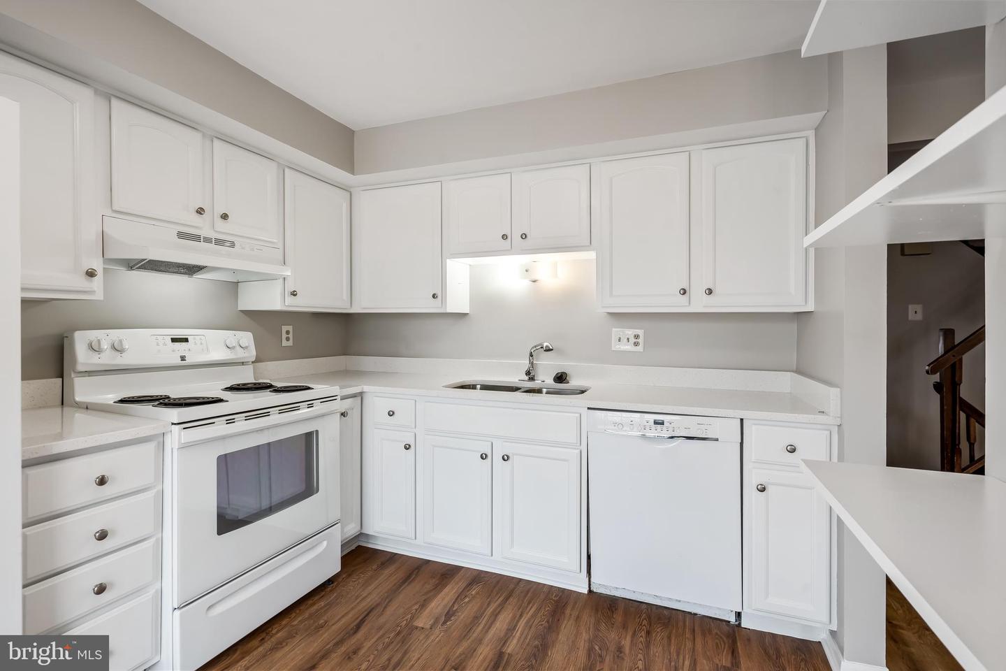 8663 Maple Glen Ct