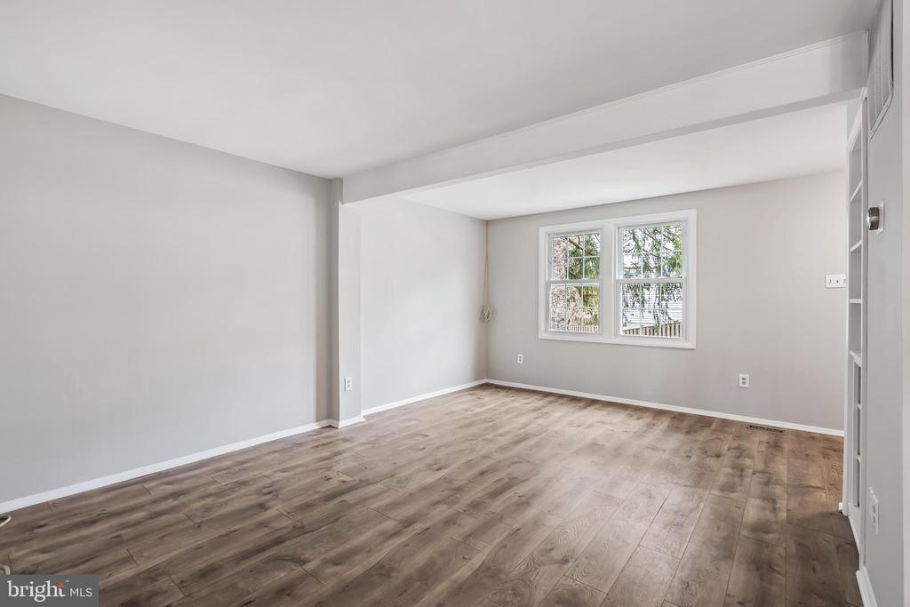 8663 Maple Glen Ct