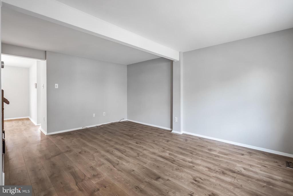 8663 Maple Glen Ct