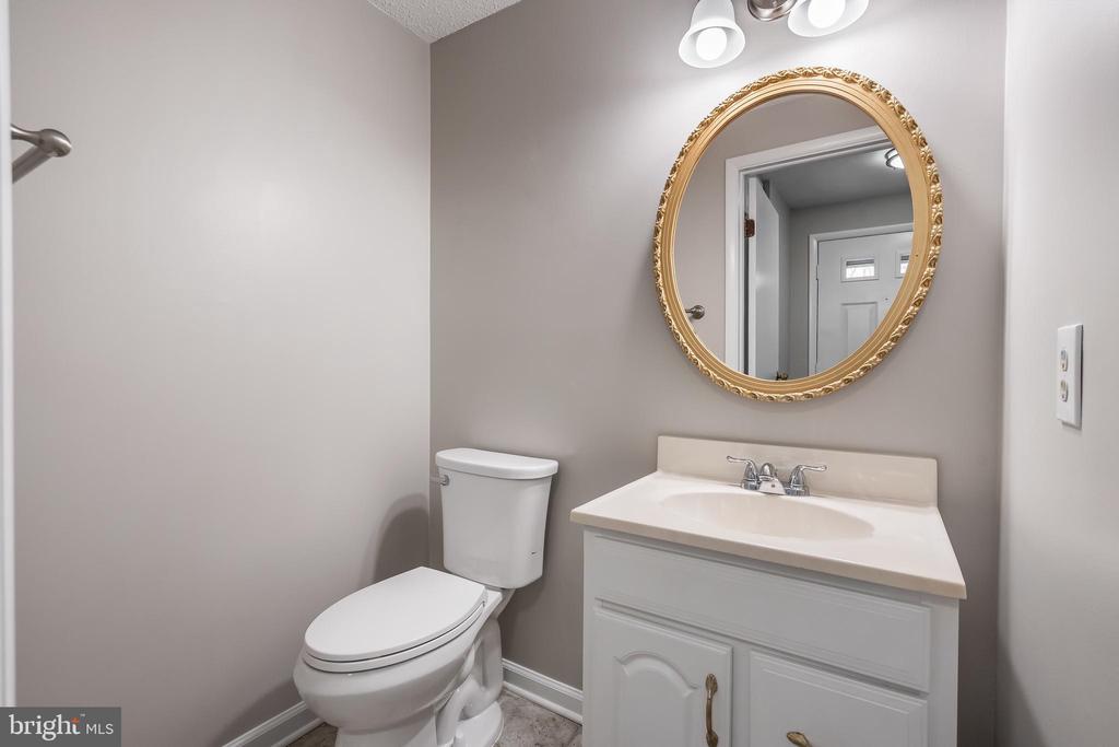 8663 Maple Glen Ct
