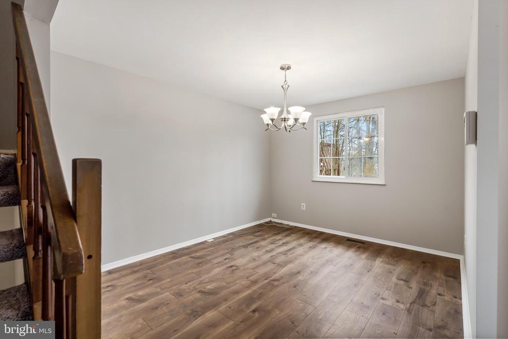 8663 Maple Glen Ct