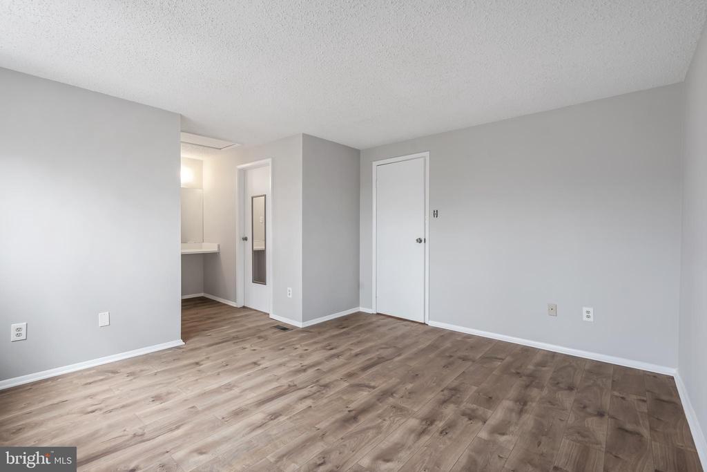 8663 Maple Glen Ct