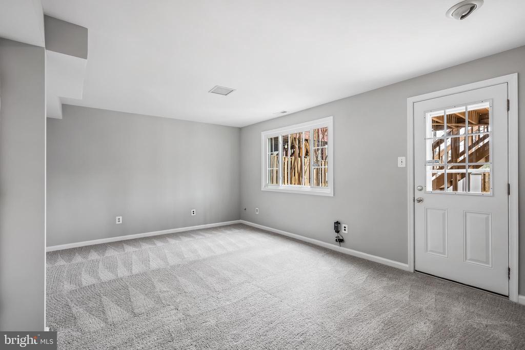 8663 Maple Glen Ct