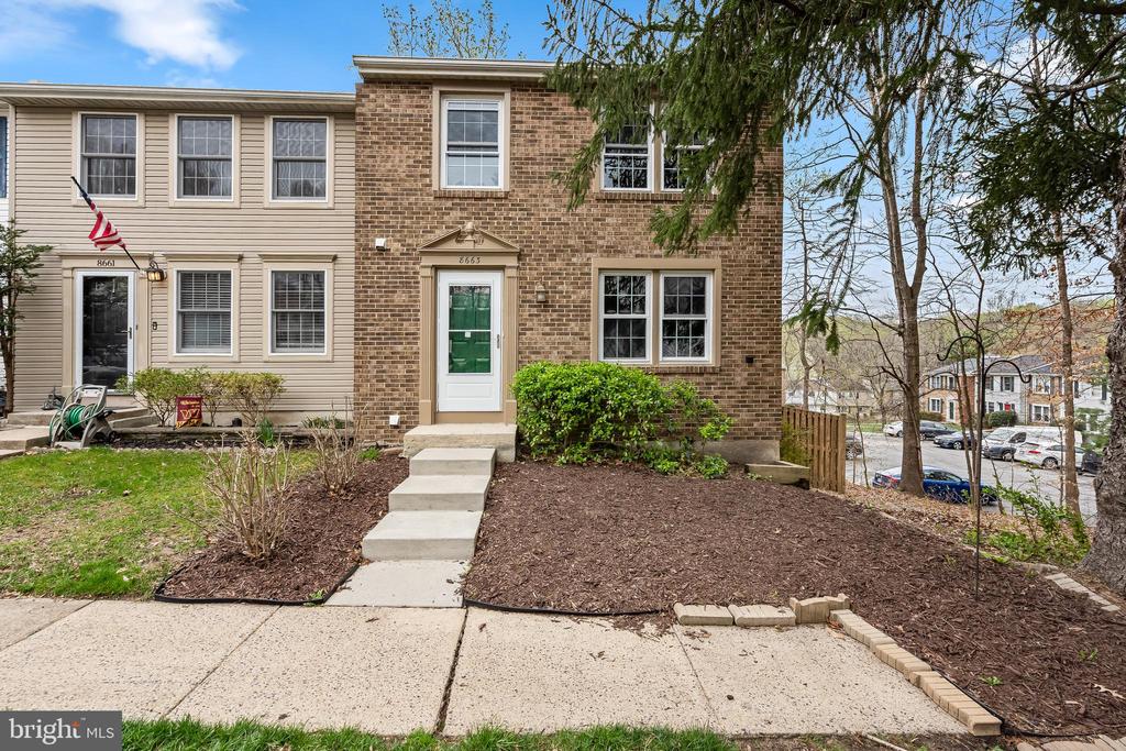 8663 Maple Glen Ct
