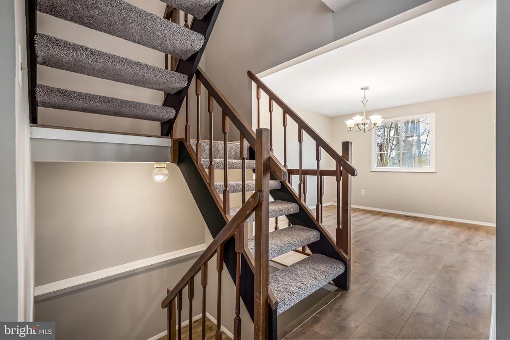 8663 Maple Glen Ct