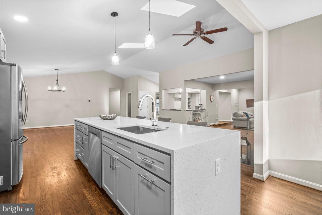 10402 HOLLYOAK PLACE