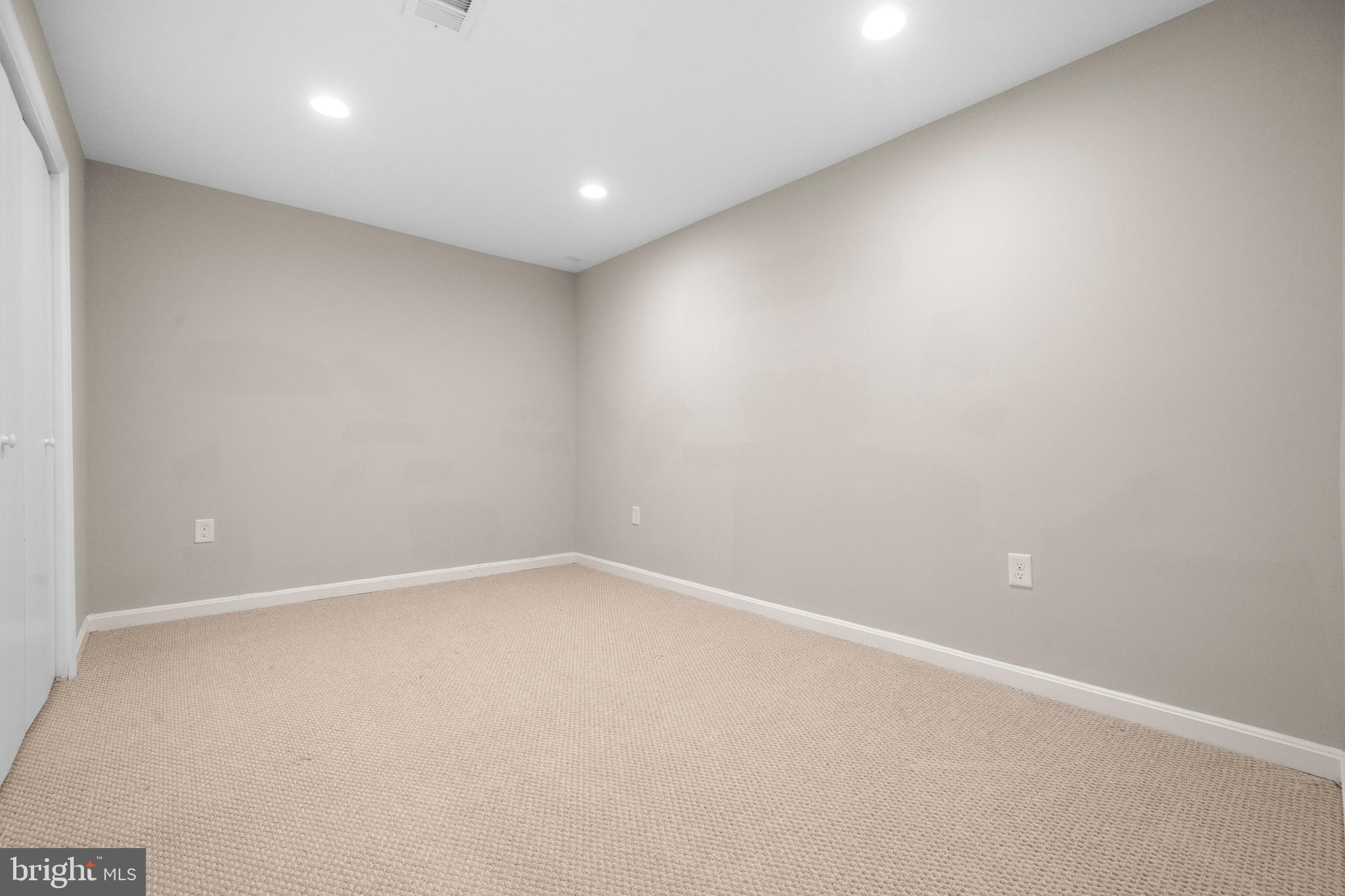 10402 HOLLYOAK PLACE