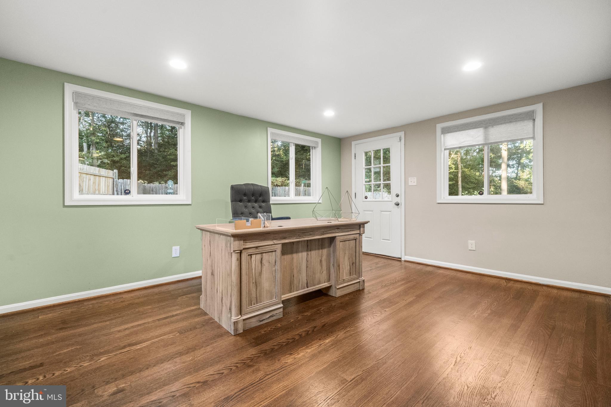 10402 HOLLYOAK PLACE