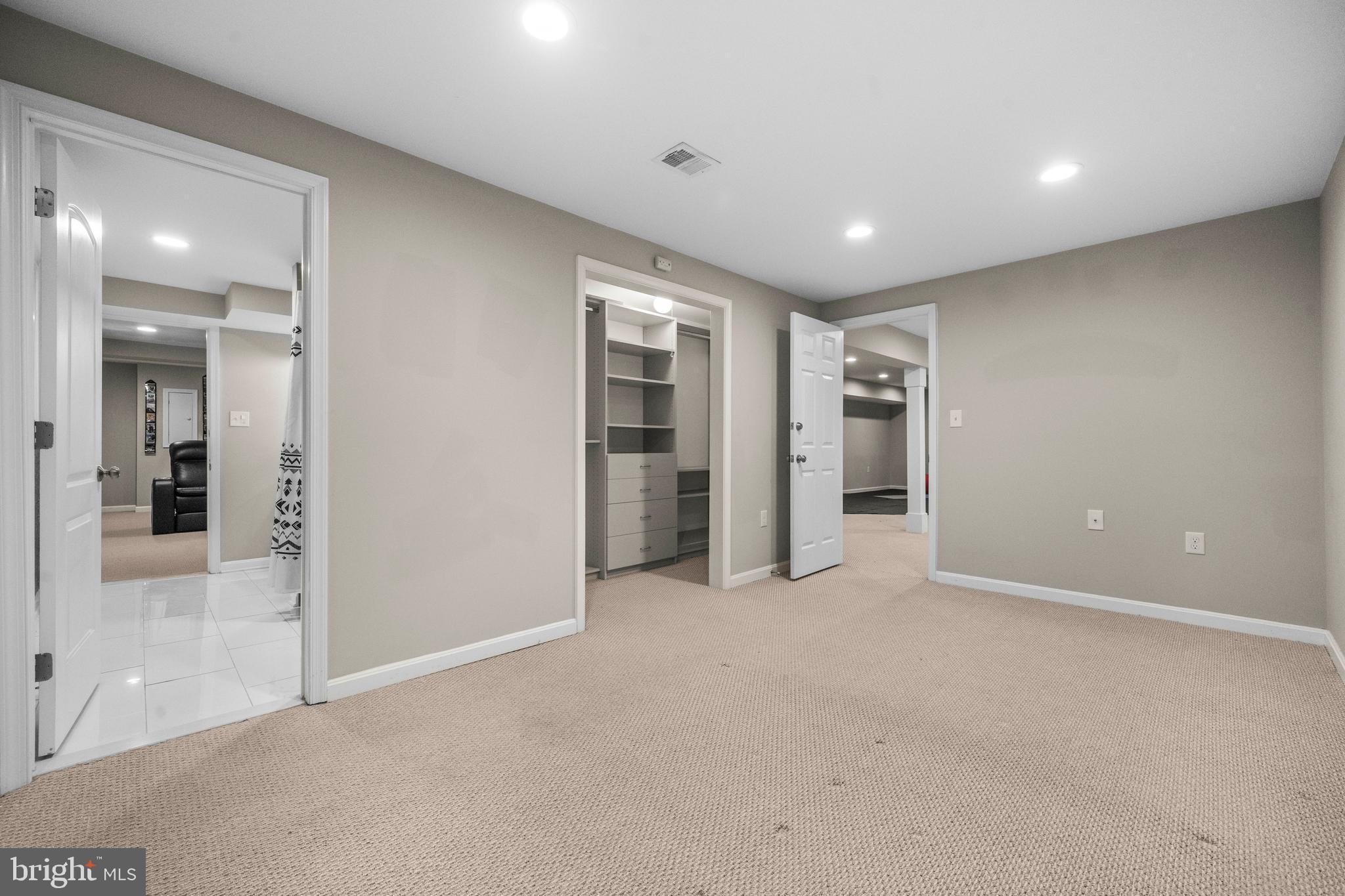 10402 HOLLYOAK PLACE